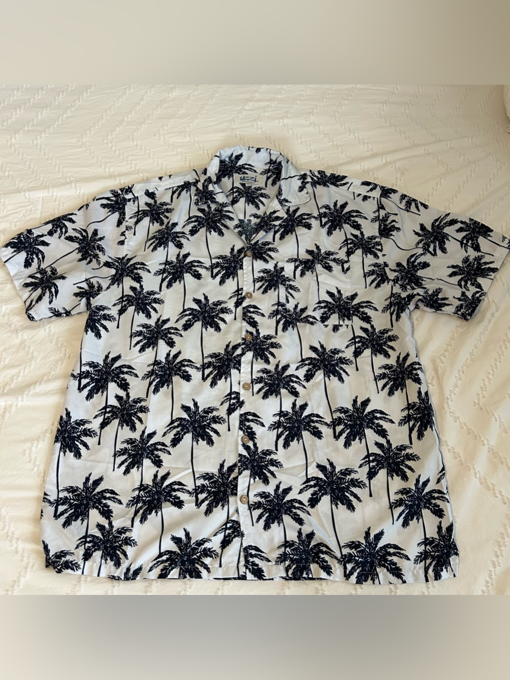 UZZI Amphibious Gear Men’s Tropical Palm Tree Print Shirt Size L Small Hole